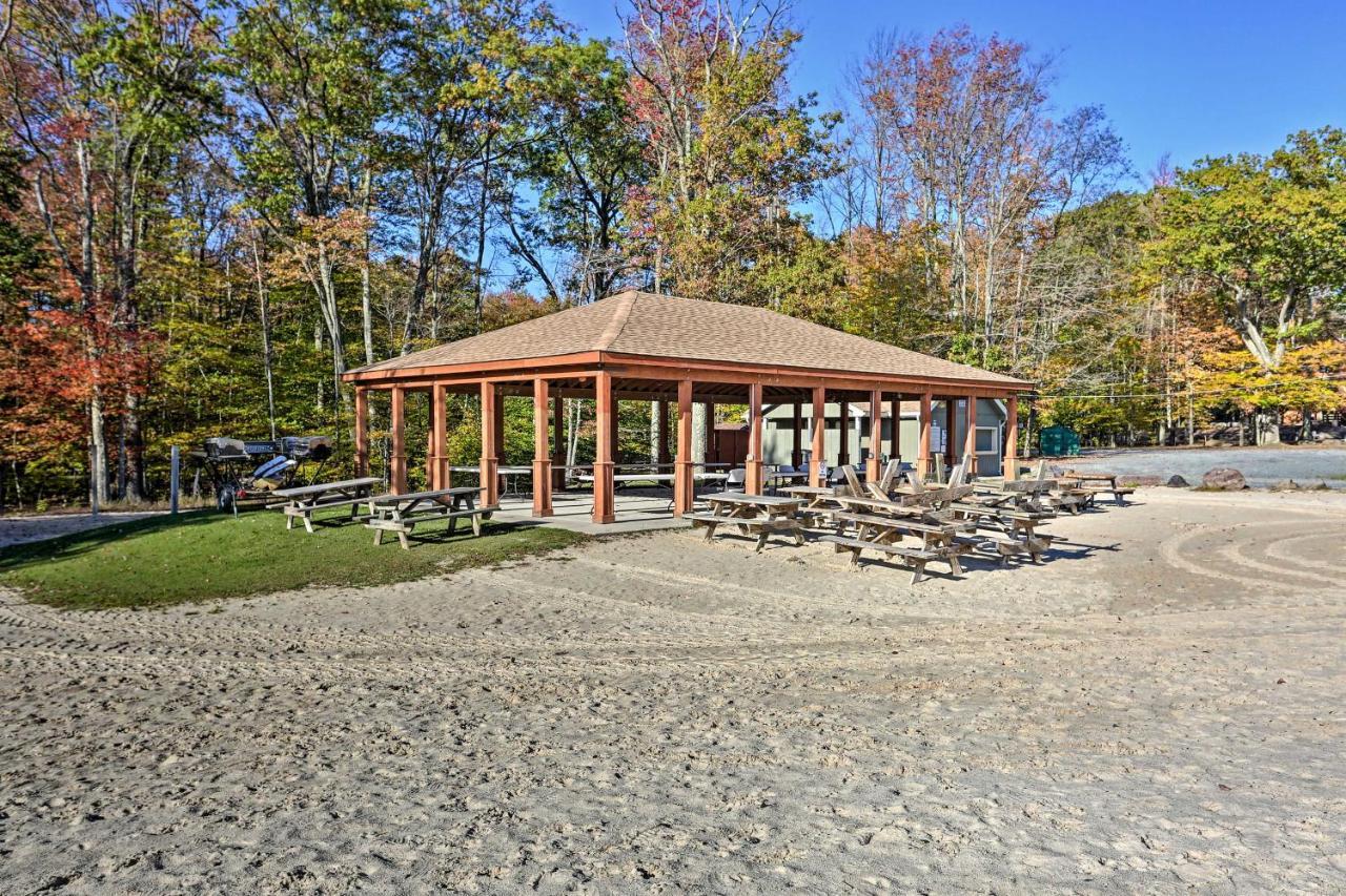 Bear Den Rustic Pocono Lake Home With Game Room! Exterior foto